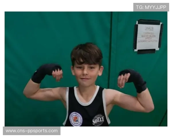 小将莱西替补登场表现活跃，曼联青训获好评